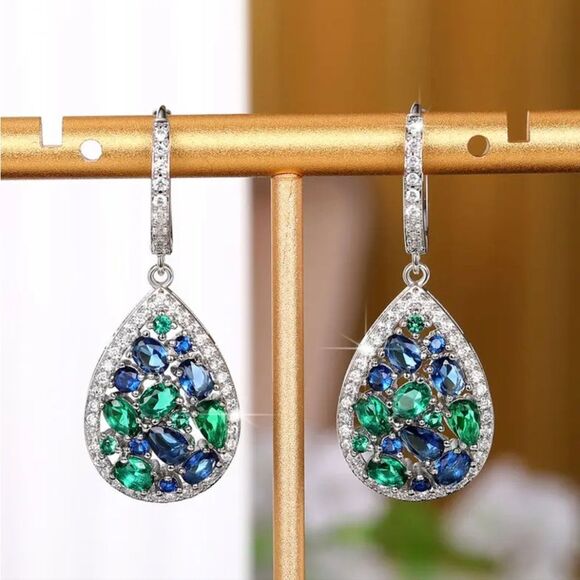 Green Blue Diamond Pendant Necklace - Picture 4 of 8